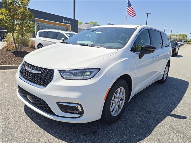 new 2025 Chrysler Pacifica car, priced at $44,627