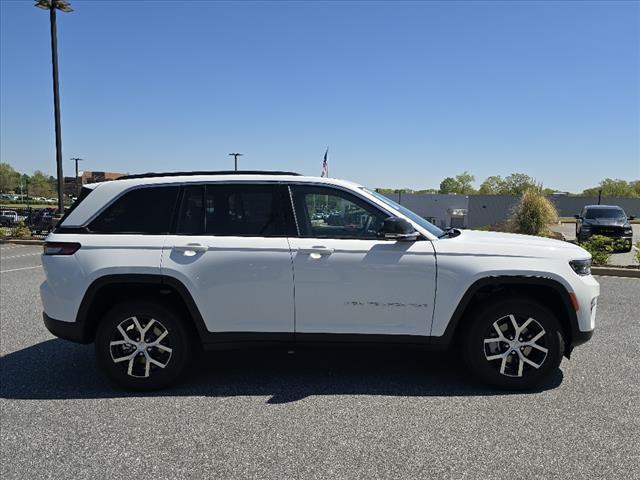 new 2025 Jeep Grand Cherokee car, priced at $42,517