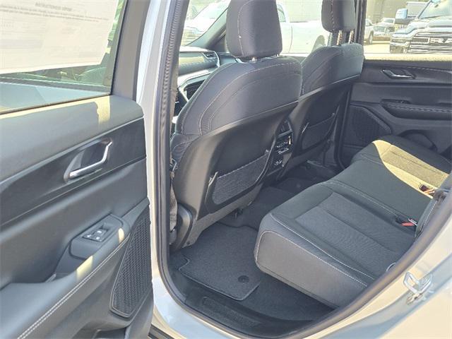 new 2025 Jeep Grand Cherokee car, priced at $38,593