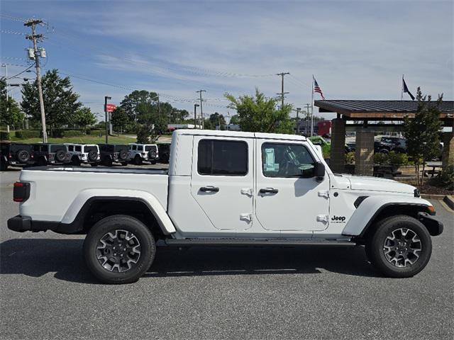 new 2025 Jeep Gladiator car, priced at $51,115