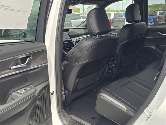 new 2025 Jeep Grand Cherokee car, priced at $50,125