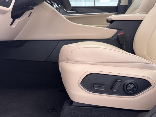 used 2022 Jeep Grand Cherokee car, priced at $34,000