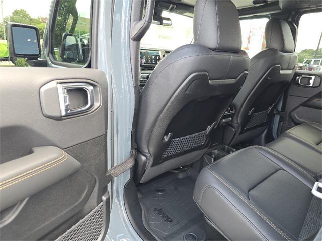 new 2025 Jeep Gladiator car, priced at $47,572