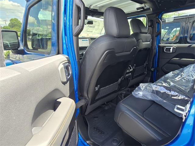 new 2025 Jeep Gladiator car, priced at $46,550