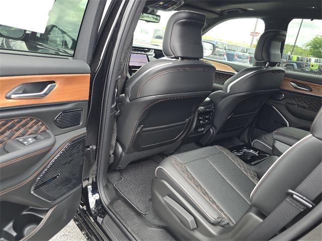 new 2025 Jeep Grand Cherokee L car, priced at $71,916