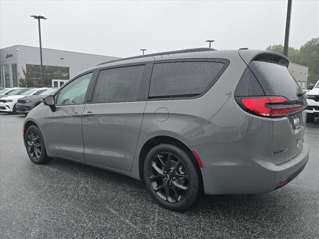 new 2024 Chrysler Pacifica car, priced at $42,677