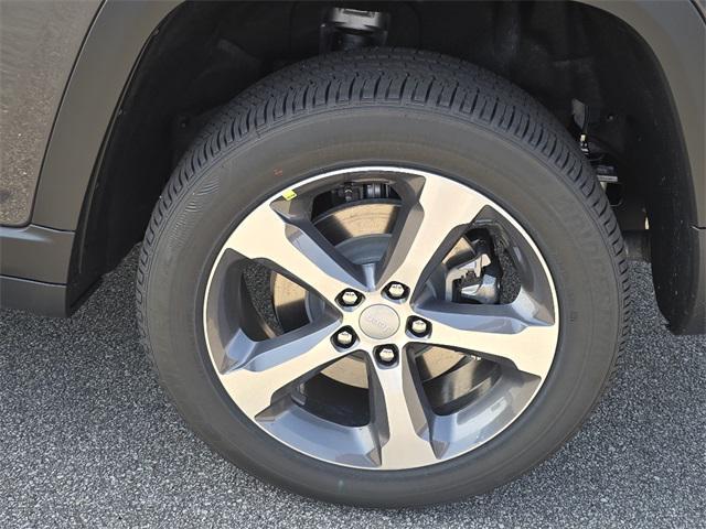 new 2025 Jeep Grand Cherokee L car, priced at $49,571