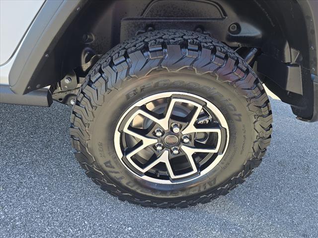 new 2025 Jeep Wrangler car, priced at $57,901