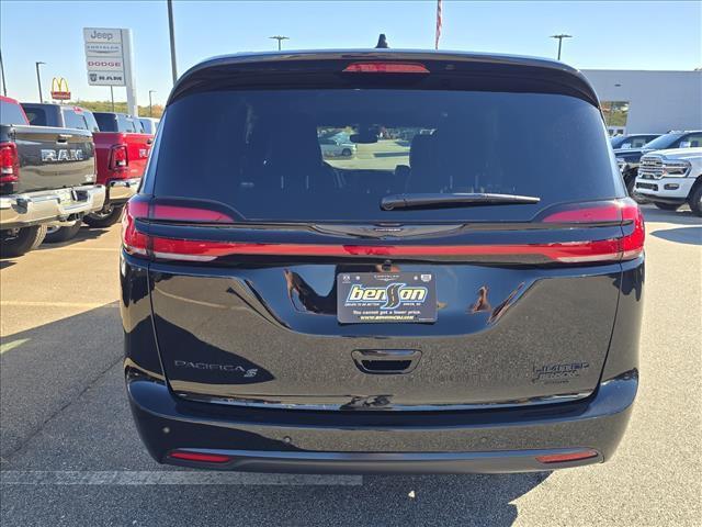 new 2026 Chrysler Pacifica car, priced at $52,385