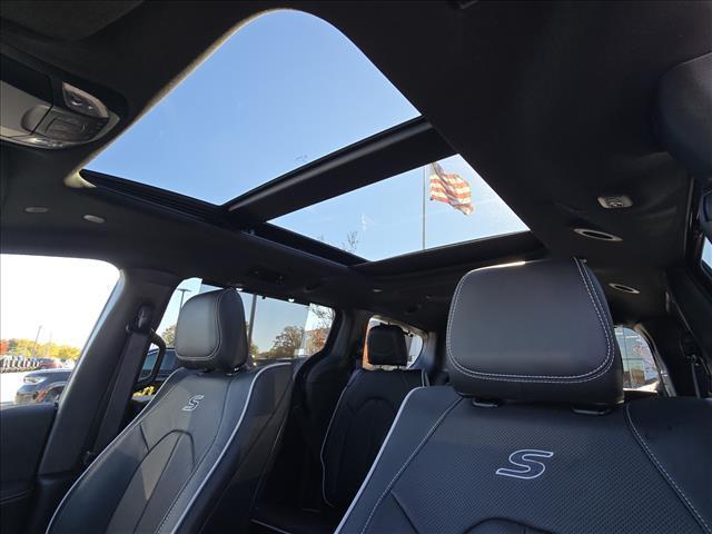 new 2026 Chrysler Pacifica car, priced at $52,385