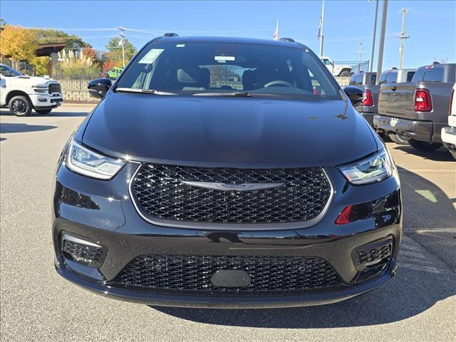 new 2026 Chrysler Pacifica car, priced at $52,385