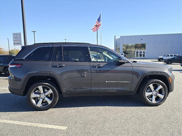 new 2025 Jeep Grand Cherokee car, priced at $54,440