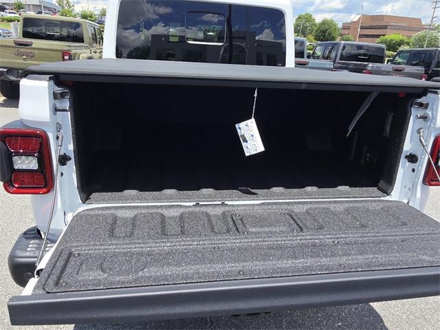 new 2025 Jeep Gladiator car, priced at $57,715