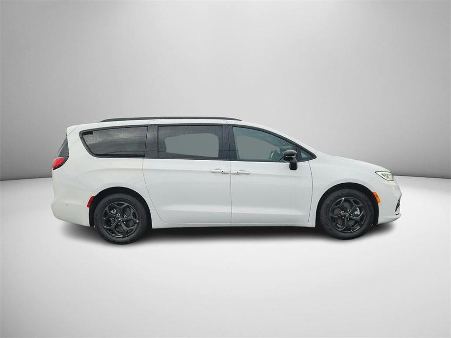 new 2024 Chrysler Pacifica Hybrid car, priced at $45,788