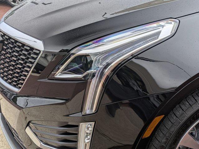 new 2025 Cadillac XT5 car, priced at $57,990