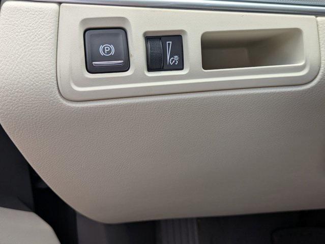 new 2025 Cadillac XT5 car, priced at $53,540