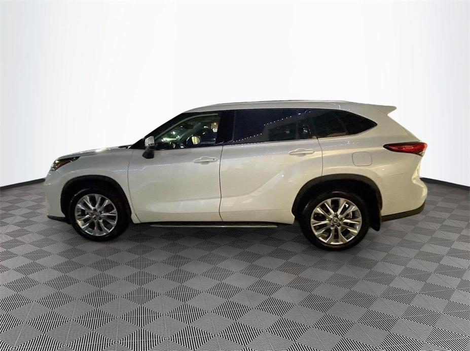 used 2022 Toyota Highlander Hybrid car, priced at $38,900