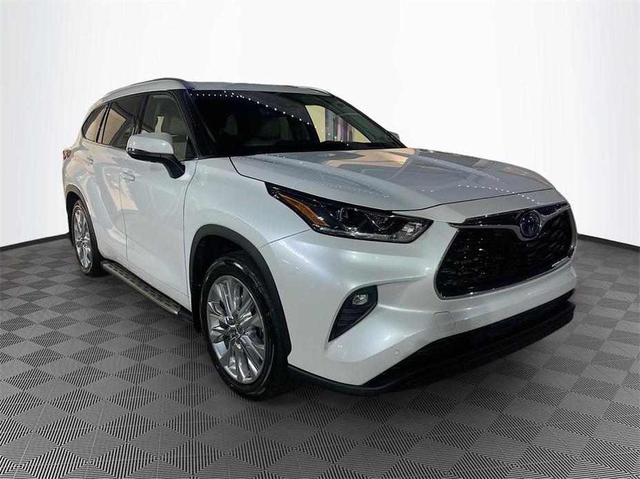 used 2022 Toyota Highlander Hybrid car, priced at $38,900