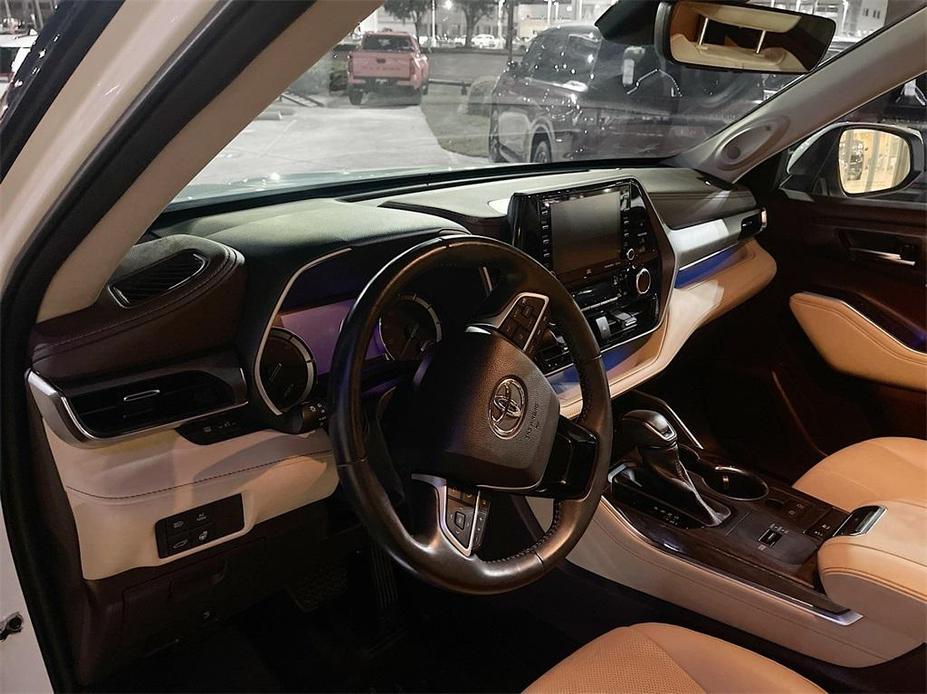 used 2022 Toyota Highlander Hybrid car, priced at $38,900