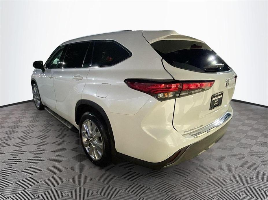 used 2022 Toyota Highlander Hybrid car, priced at $38,900