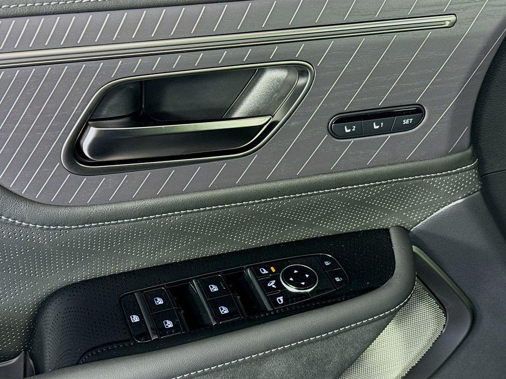 new 2025 INFINITI QX80 car, priced at $109,975