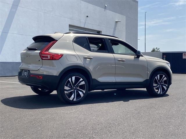 new 2025 Volvo XC40 car, priced at $46,795