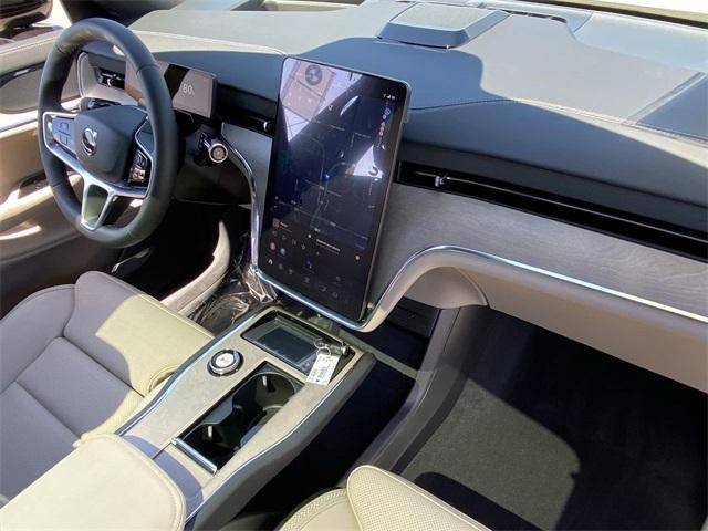 new 2025 Volvo EX90 car, priced at $87,640