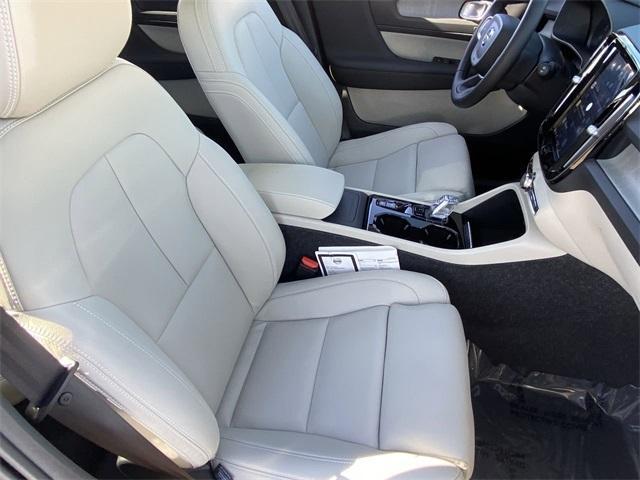 new 2025 Volvo XC40 car, priced at $48,315