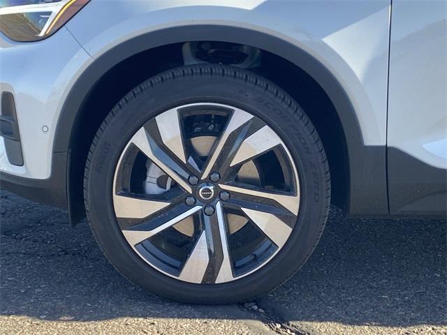 new 2024 Volvo XC40 car, priced at $49,005