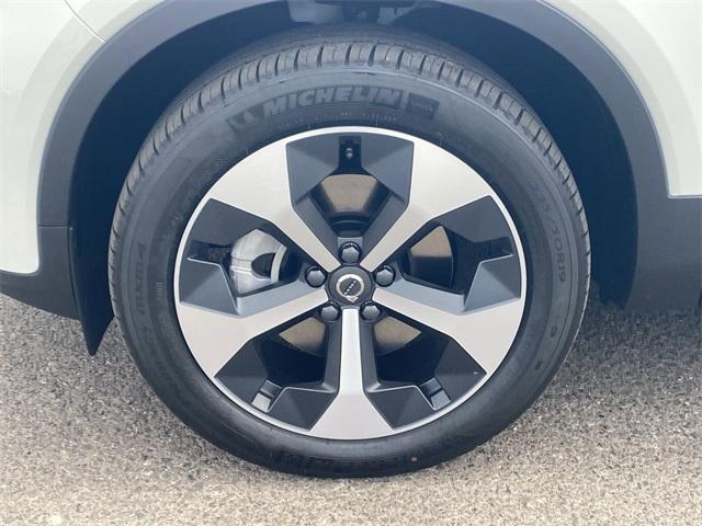 new 2025 Volvo XC40 car, priced at $44,295