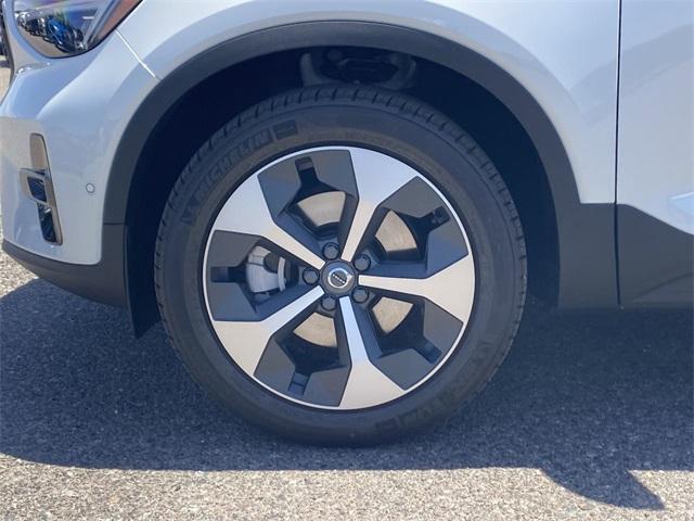 new 2025 Volvo XC40 car, priced at $49,560