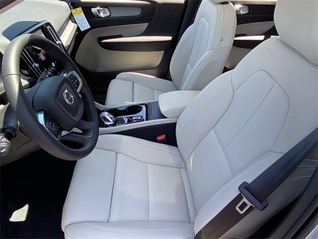 new 2025 Volvo XC40 car, priced at $49,560