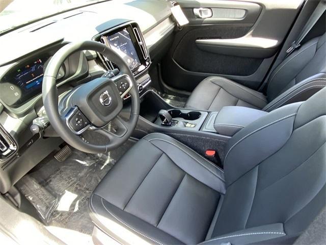 new 2025 Volvo XC40 car, priced at $46,035