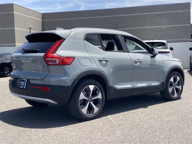 new 2025 Volvo XC40 car, priced at $46,035