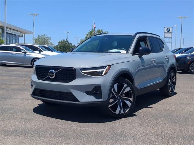 new 2025 Volvo XC40 car, priced at $50,270