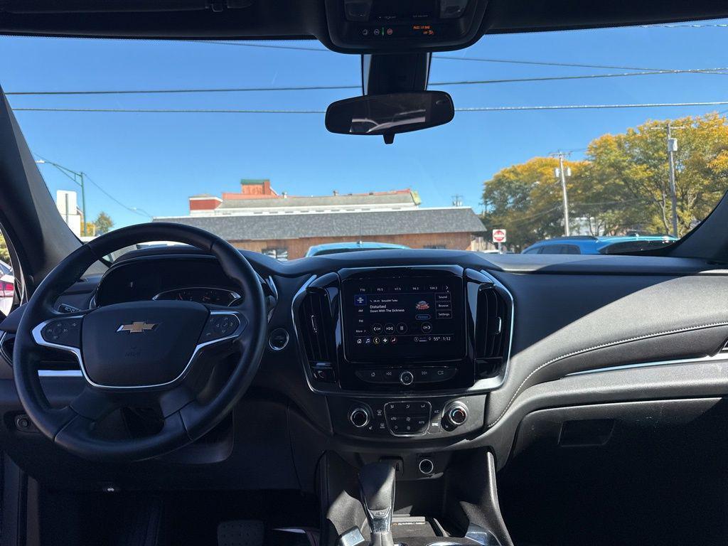 used 2023 Chevrolet Traverse car, priced at $33,543