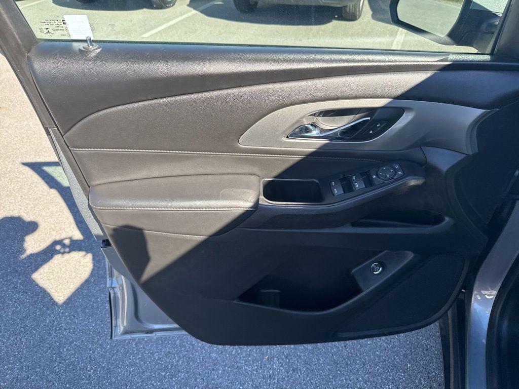 used 2023 Chevrolet Traverse car, priced at $33,543