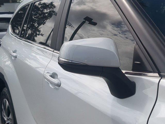 used 2023 Toyota Highlander car, priced at $35,492