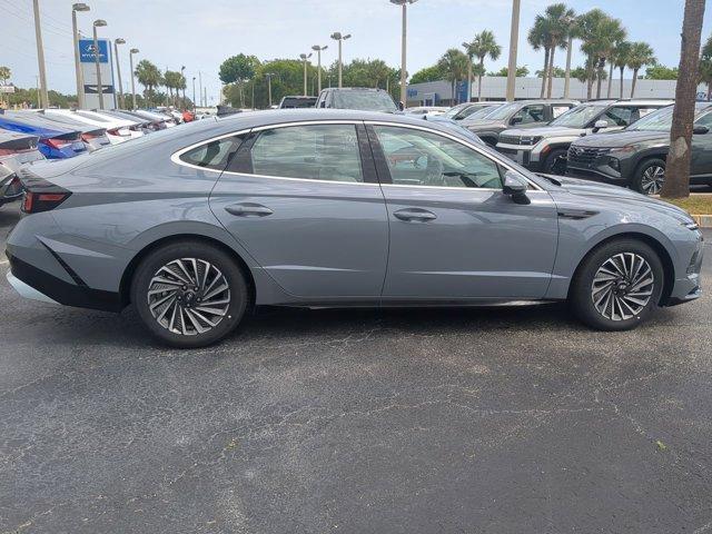 new 2025 Hyundai Sonata Hybrid car, priced at $32,935