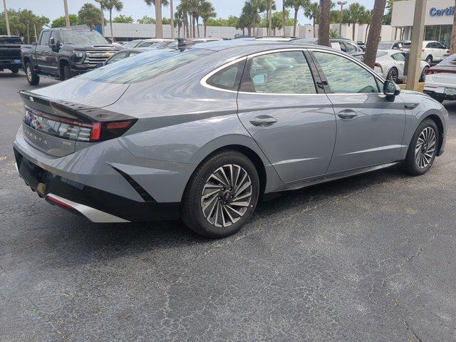 new 2025 Hyundai Sonata Hybrid car, priced at $32,935