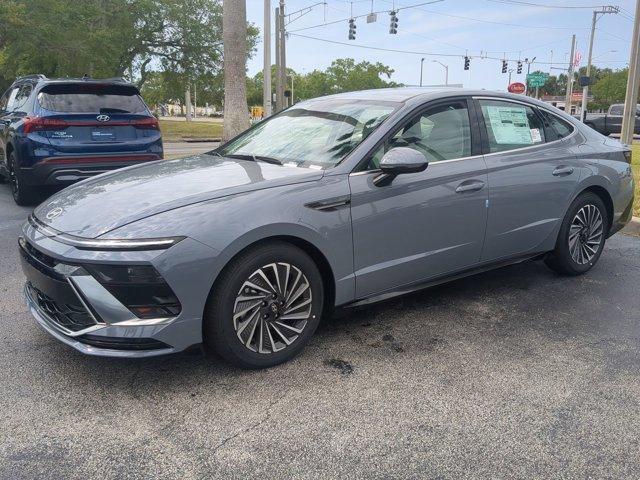 new 2025 Hyundai Sonata Hybrid car, priced at $32,935