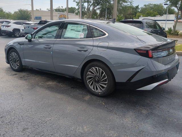 new 2025 Hyundai Sonata Hybrid car, priced at $32,935