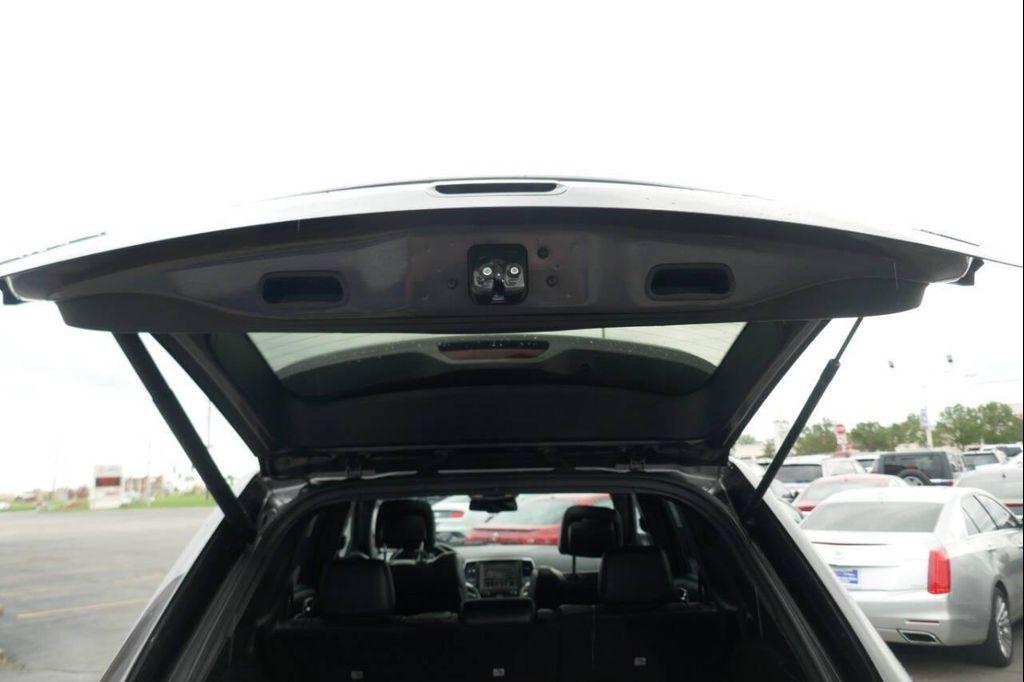 used 2015 Jeep Grand Cherokee car, priced at $12,995