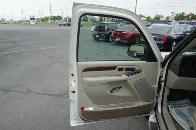 used 2005 Cadillac Escalade car, priced at $12,995
