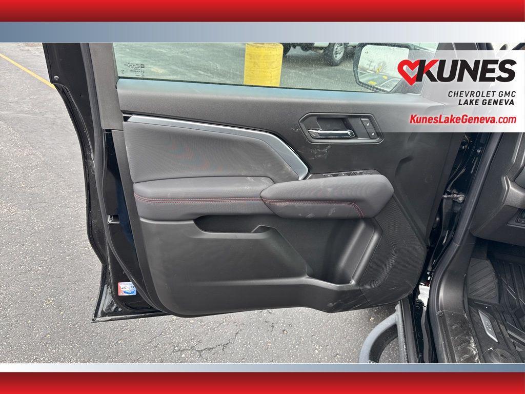 new 2025 Chevrolet Colorado car, priced at $44,400