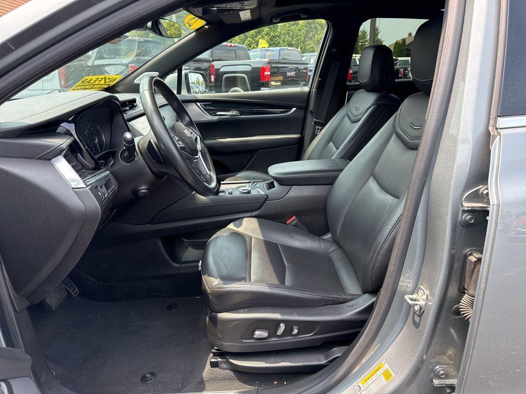 used 2023 Cadillac XT5 car, priced at $31,483