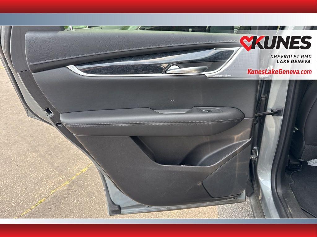 used 2023 Cadillac XT5 car, priced at $30,895