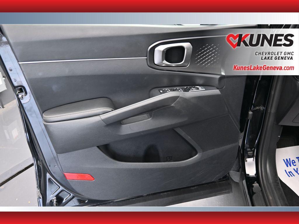 used 2024 Kia Sorento car, priced at $28,595