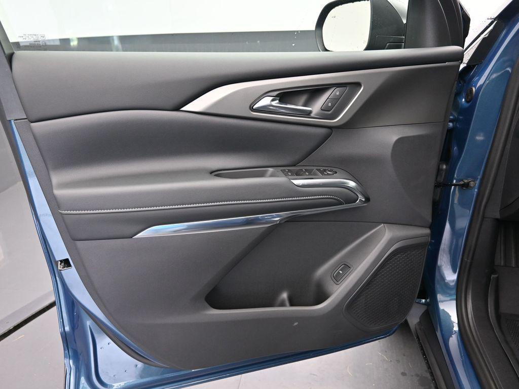 new 2026 Chevrolet Traverse car, priced at $43,120