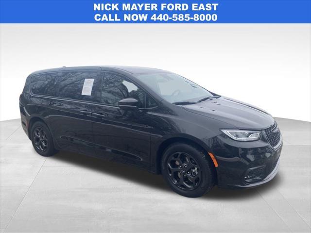 used 2022 Chrysler Pacifica Hybrid car, priced at $29,956